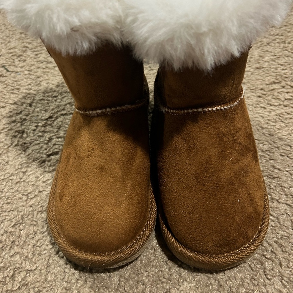 Cozy Brown Kids Boots with White Fur Trim